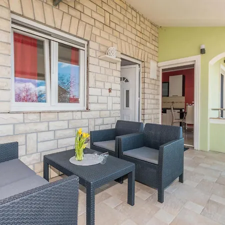 Lovely In With Kitchen Holiday home *
