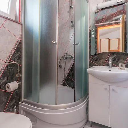 Lovely In With Kitchen Holiday home
