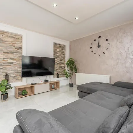 Holiday home Lovely In With Kitchen Biograd Na Moru