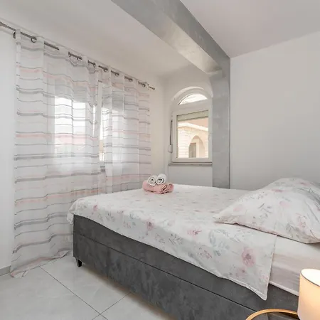 Holiday home Lovely In With Kitchen Biograd Na Moru