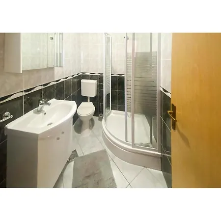 Lovely In With Kitchen Holiday home